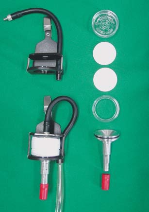 Cobertura das vias respiratórias (FUNDACENTRO, 2016). Tipos Exemplos peça semifacial filtrante (PFF) sem e com válvula de exalação. coberturas das vias respiratórias cobrindo a boca, o nariz e o queixo (ISO 16975.1) coberturas das vias respiratórias cobrindo a face (ISO 16975.1) coberturas das vias respiratórias cobrindo a cabeça (ISO 16975.1)
